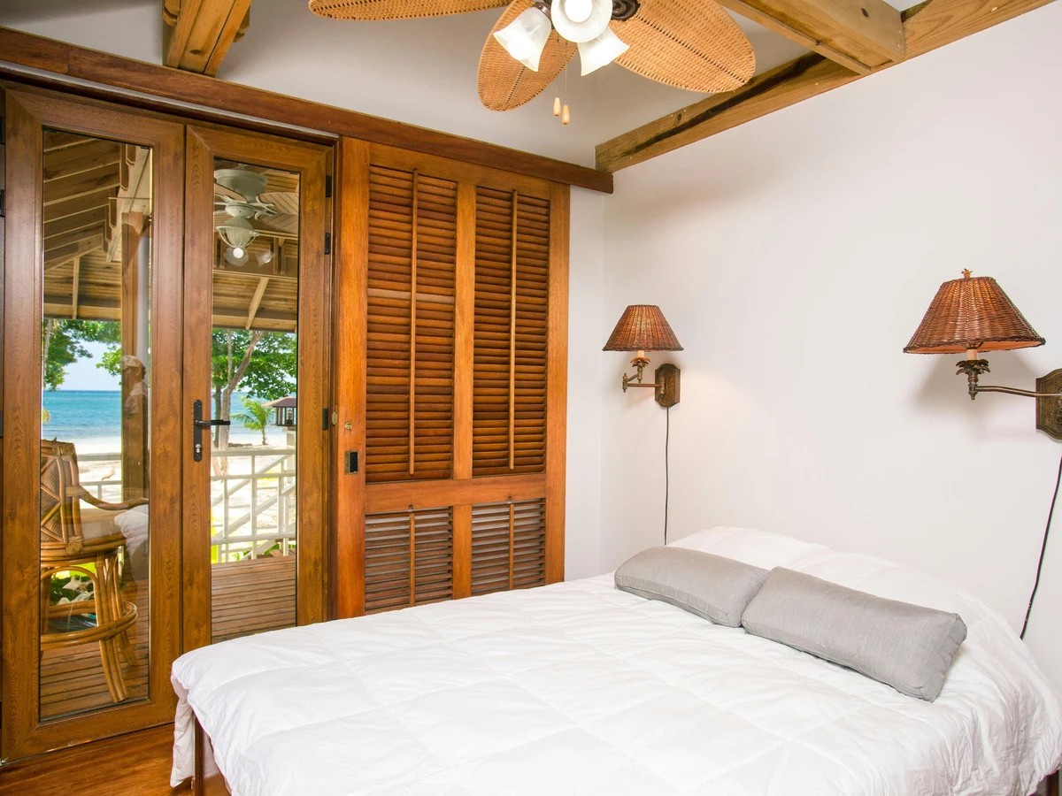 bedroom-painting-rustic-cabin-bedroom-hull-decorators Bedroom painting in rustic cabin style interior by Hull Decorators in Hedon