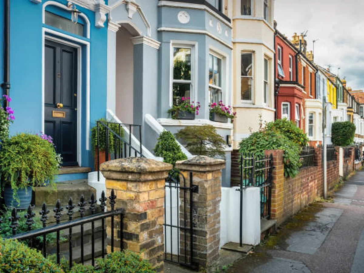Exterior painting in Haltemprice by Hull Decorators, professional painters and decorators covering HU10 and HU16