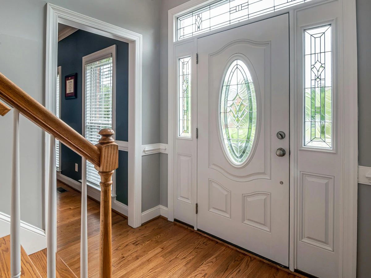 White hallway painting by Hull Decorators, serving Cottingham and the HU16 postcode