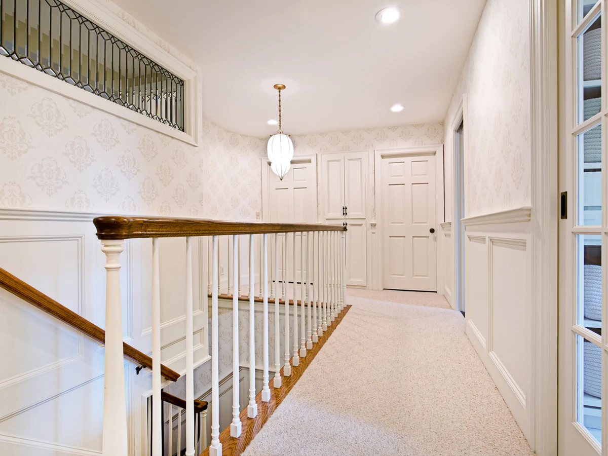 hallway-painting-upper-hallway-landing-hull-decorators Upper hallway and landing painting in a Victorian terrace in Newland Hull by Hull Decorators