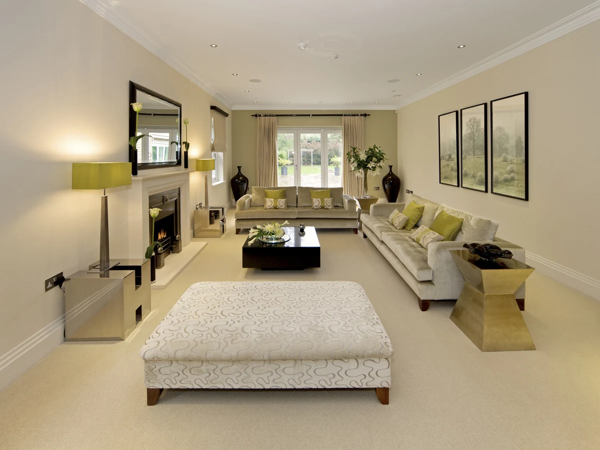living-room-painting-large-formal-reception-hull-decorators Interior painting of a large formal reception room in Goole by Hull Decorators